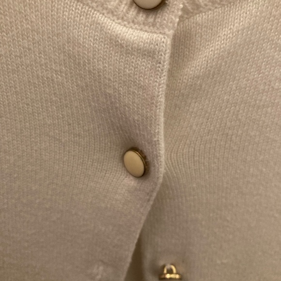 Size medium banana republic white cardigan. - Picture 4 of 4